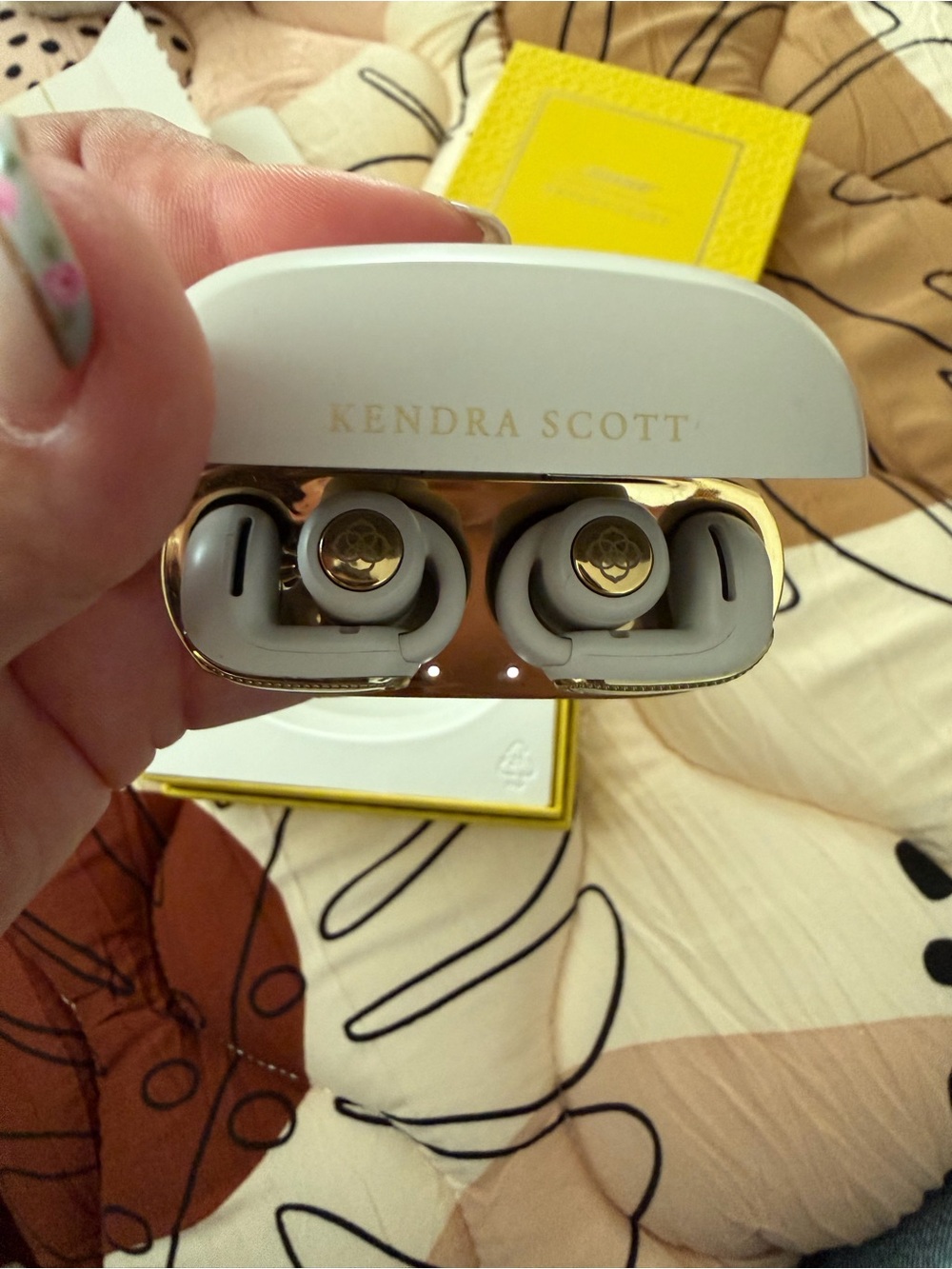 Kendra Scott Pearl and Gold Wireless Out of Ear Earbuds